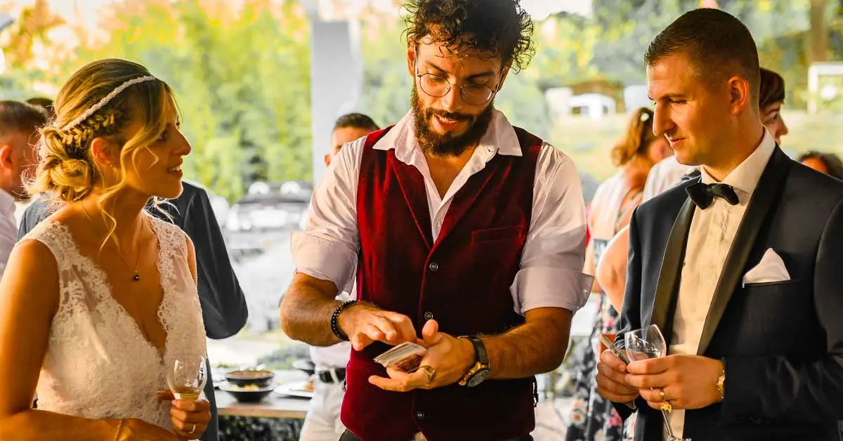 Sebastien Pieta, le magicien, fait un spectacle de magie dans un mariage dans le Haut-Rhin en Alsace