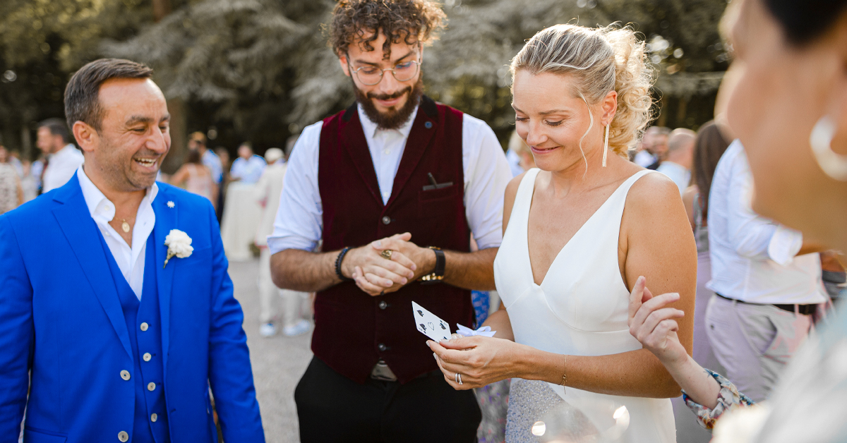 De jeûnes mariés sont bluffées par un tour de magie de Sébastien Pieta durant leur mariage à Nancy