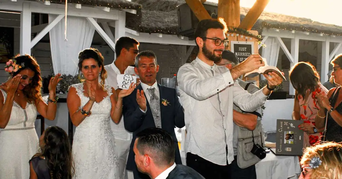 Sebastien Pieta, le magicien, fait un spectacle de magie dans un mariage en région Grand-Est