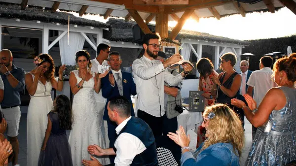 Prestation magie lors d'un mariage à Strasbourg; Les invités sont bluffés par Sebastien Pieta le magicien.